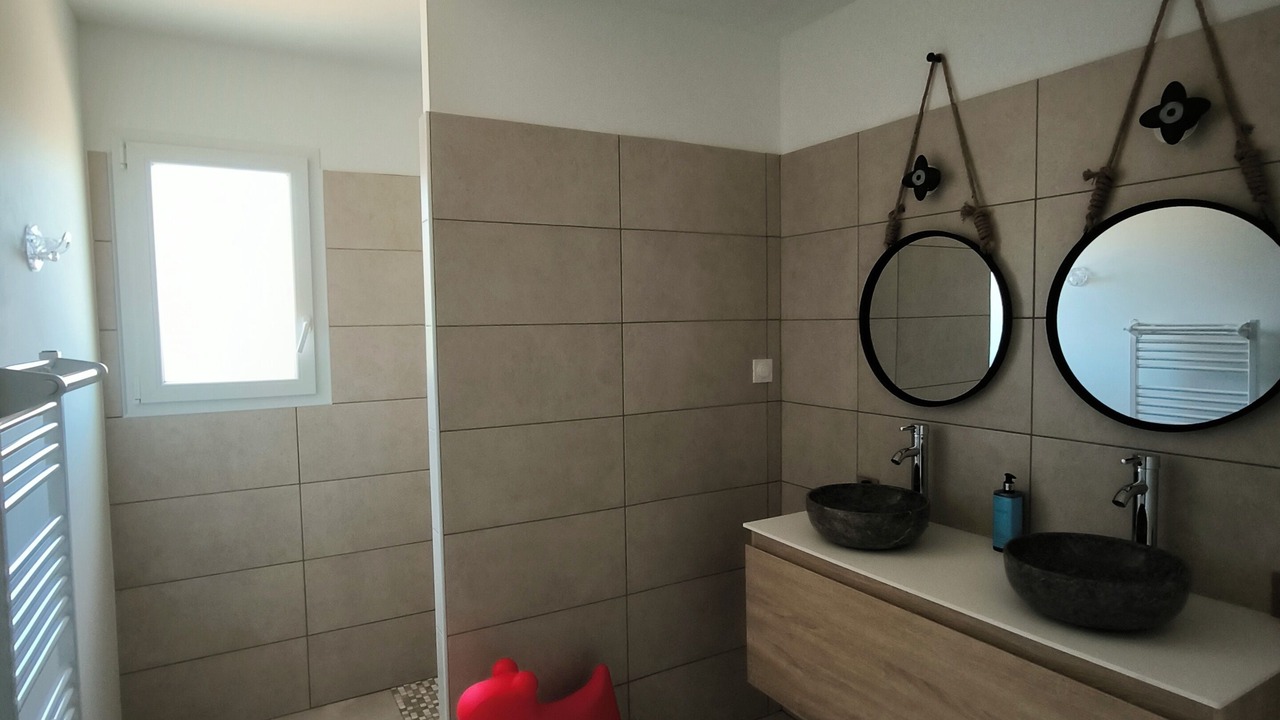 Photo of Bathroom in Saint-Marcel-de-Careiret