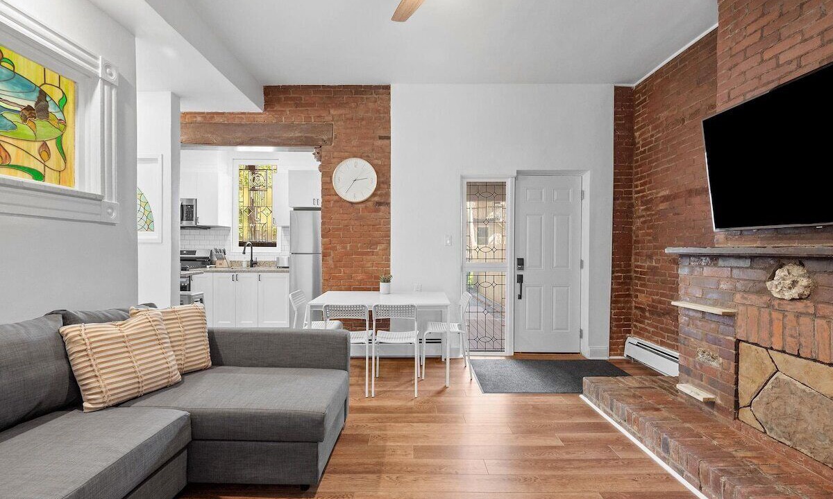 Photo of Livingroom in Shadyside