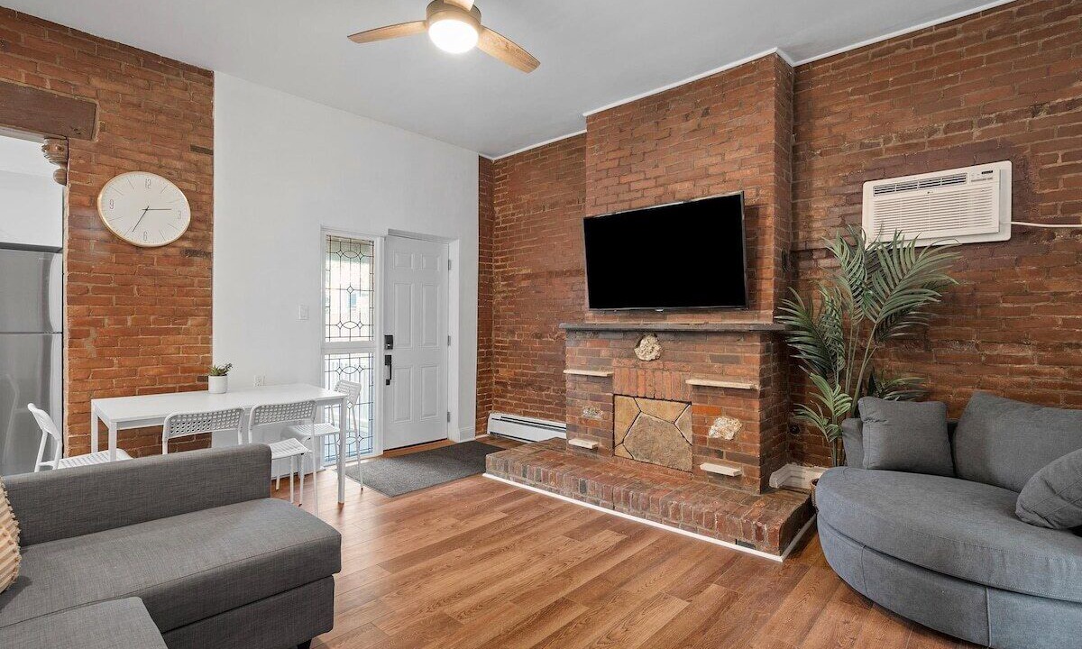 Photo of Livingroom in Shadyside