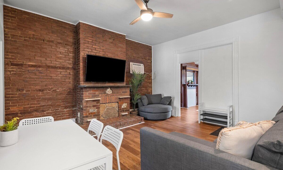 Photo of Livingroom in Shadyside