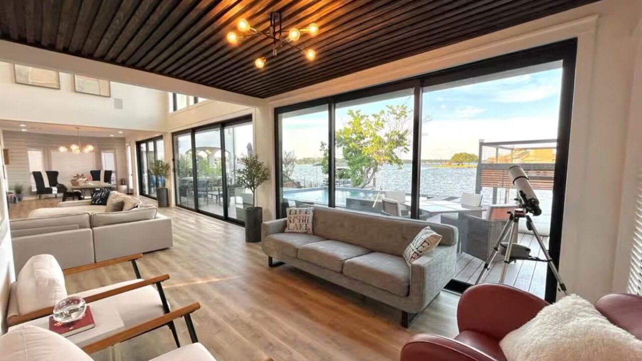Photo of Livingroom in April Sound