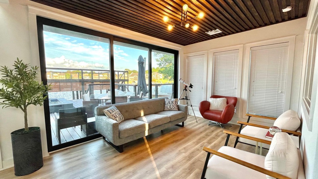 Photo of Livingroom in April Sound
