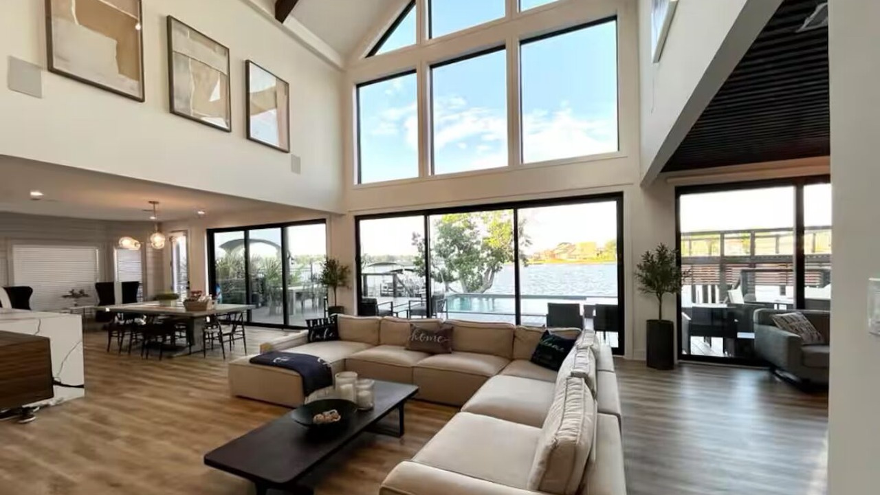 Photo of Livingroom in April Sound