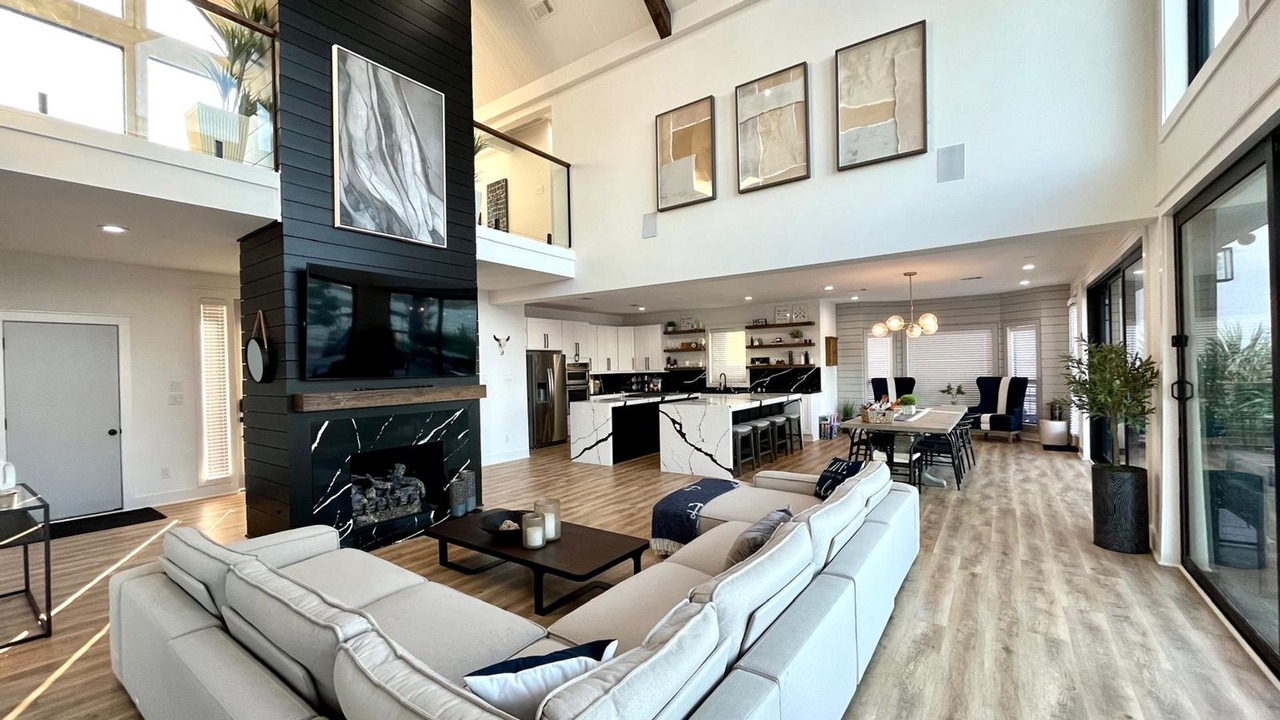 Photo of Livingroom in April Sound