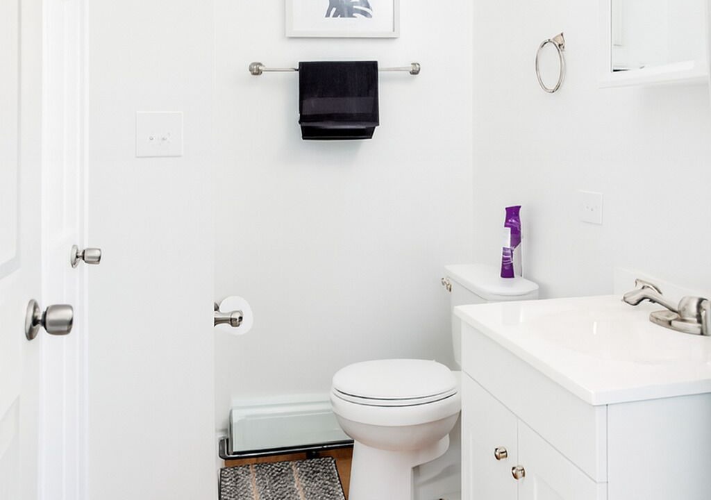 Photo of Bathroom in Niles