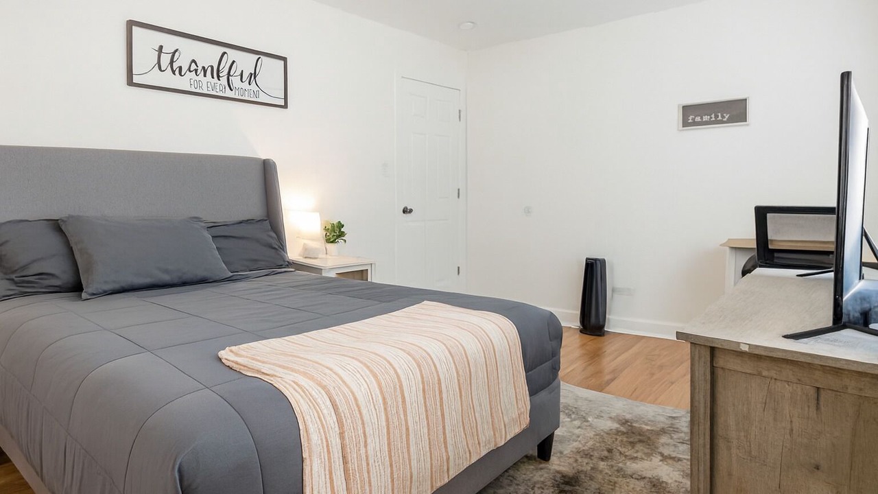 Photo of Bedroom in Niles