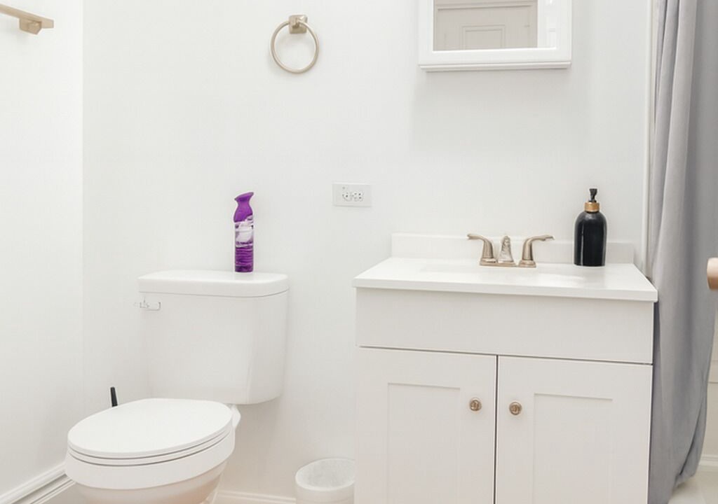 Photo of Bathroom in Niles