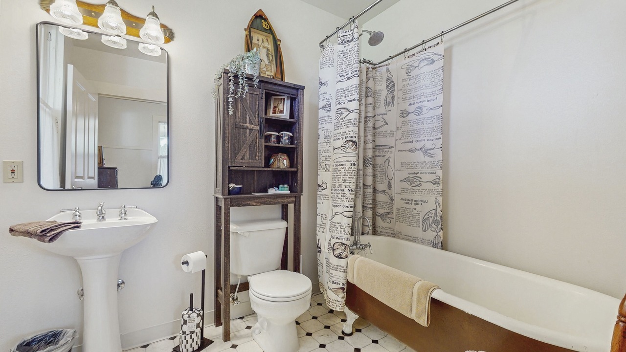 Photo of Bathroom in Crooked River Ranch