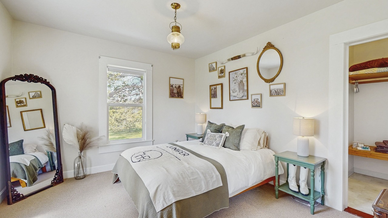Photo of Bedroom in Crooked River Ranch