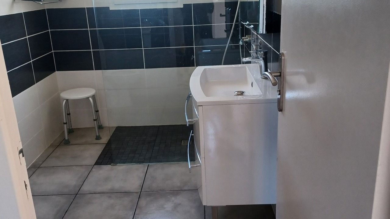 Photo of Bathroom in Claira