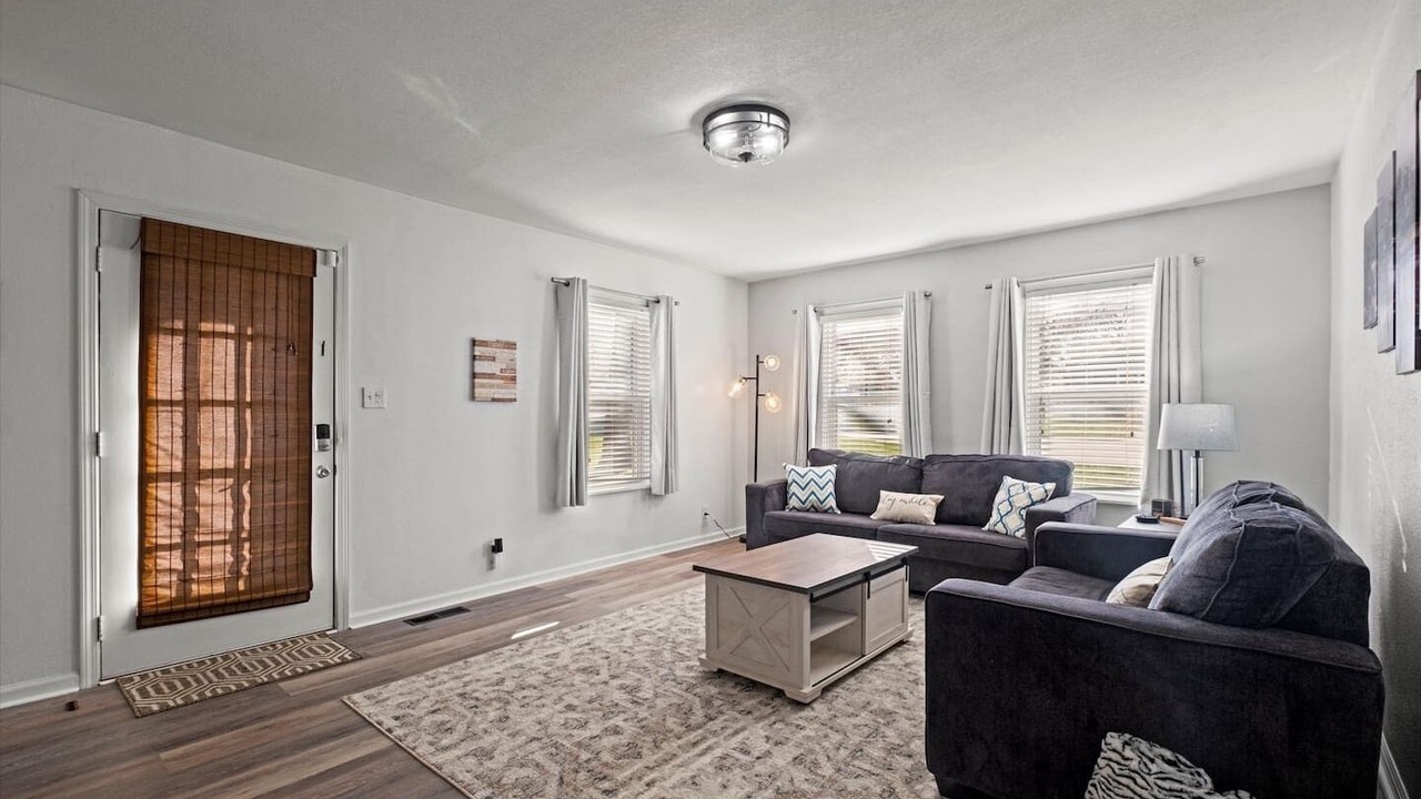 Photo of Livingroom in Overland Park