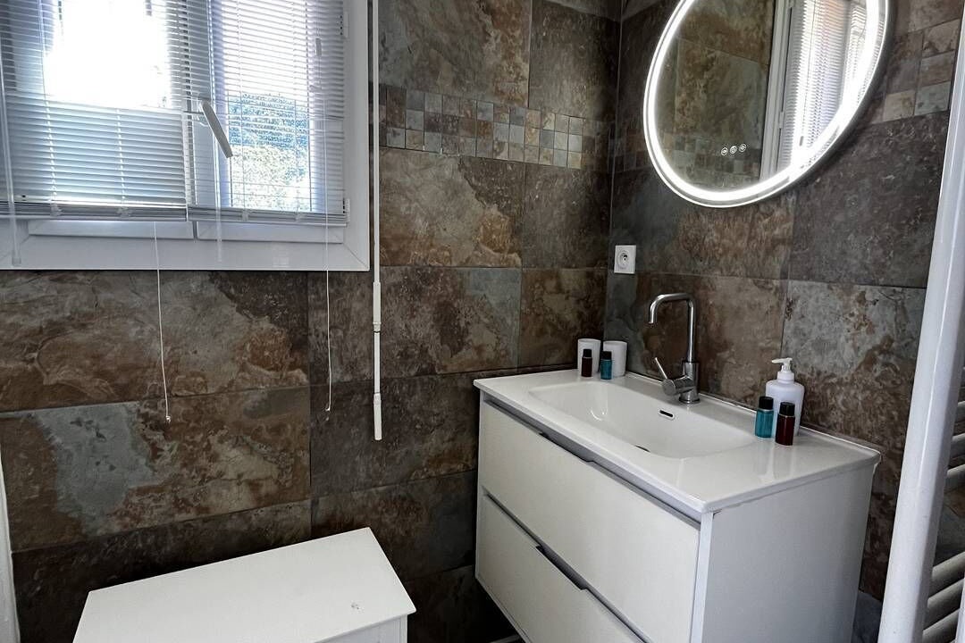 Photo of Bathroom in La Jetee