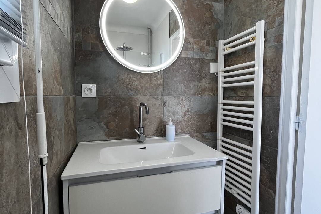 Photo of Bathroom in La Jetee