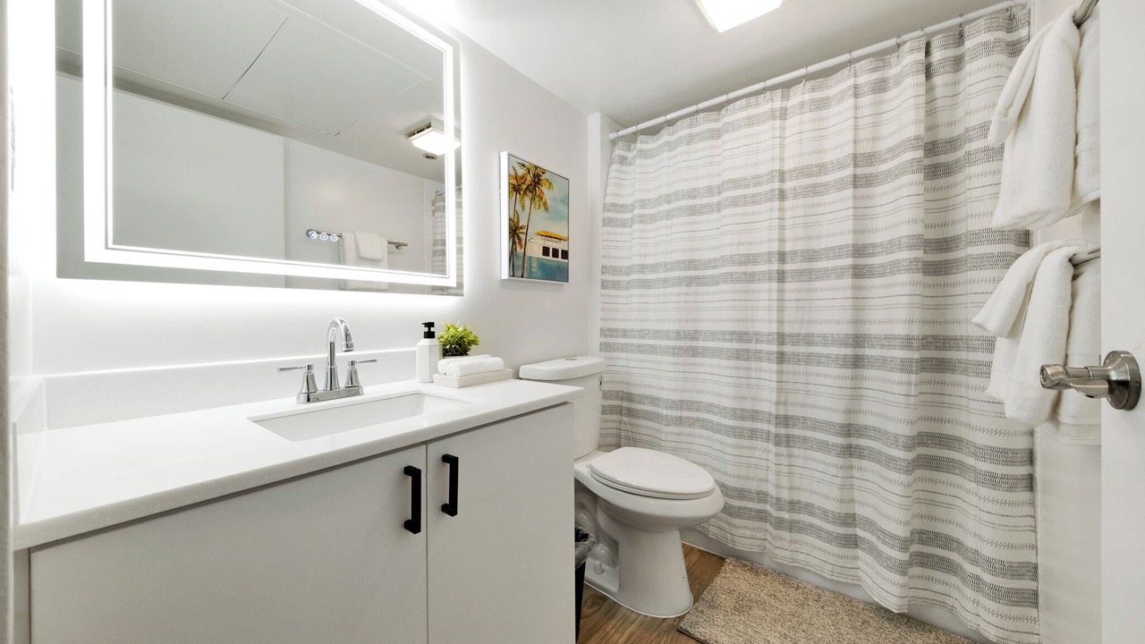 Photo of Bathroom in Downtown Honolulu