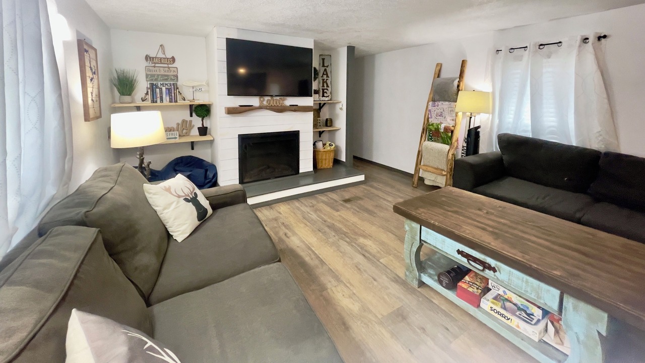Photo of Livingroom in Canadian