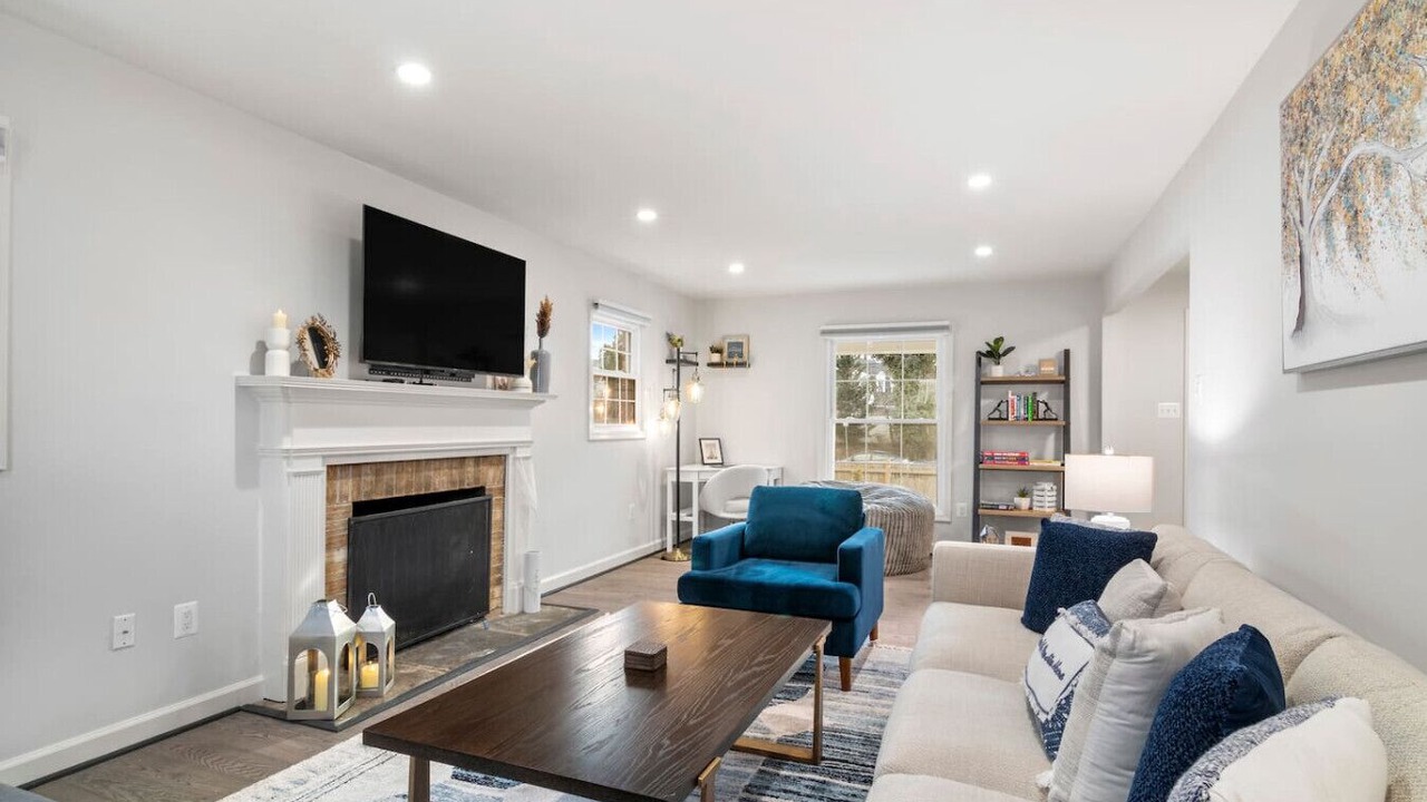 Photo of Livingroom in Bethesda