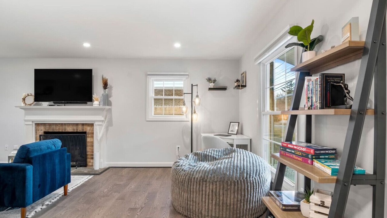 Photo of Livingroom in Bethesda