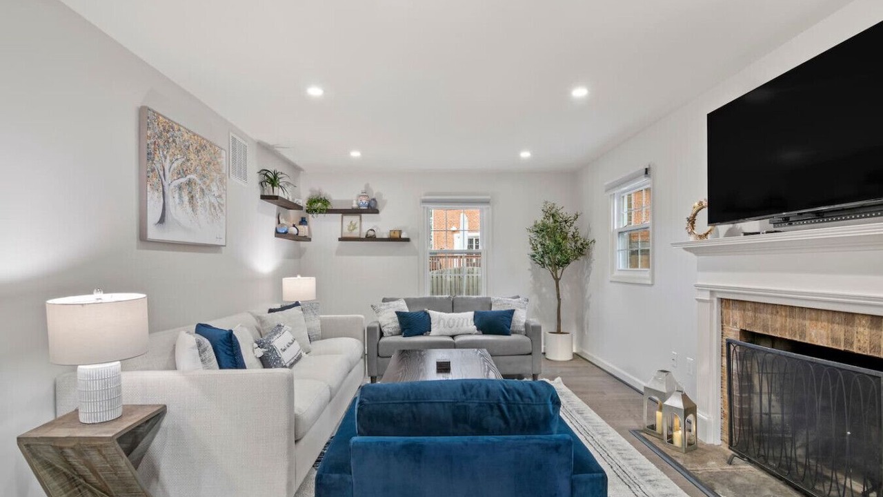 Photo of Livingroom in Bethesda