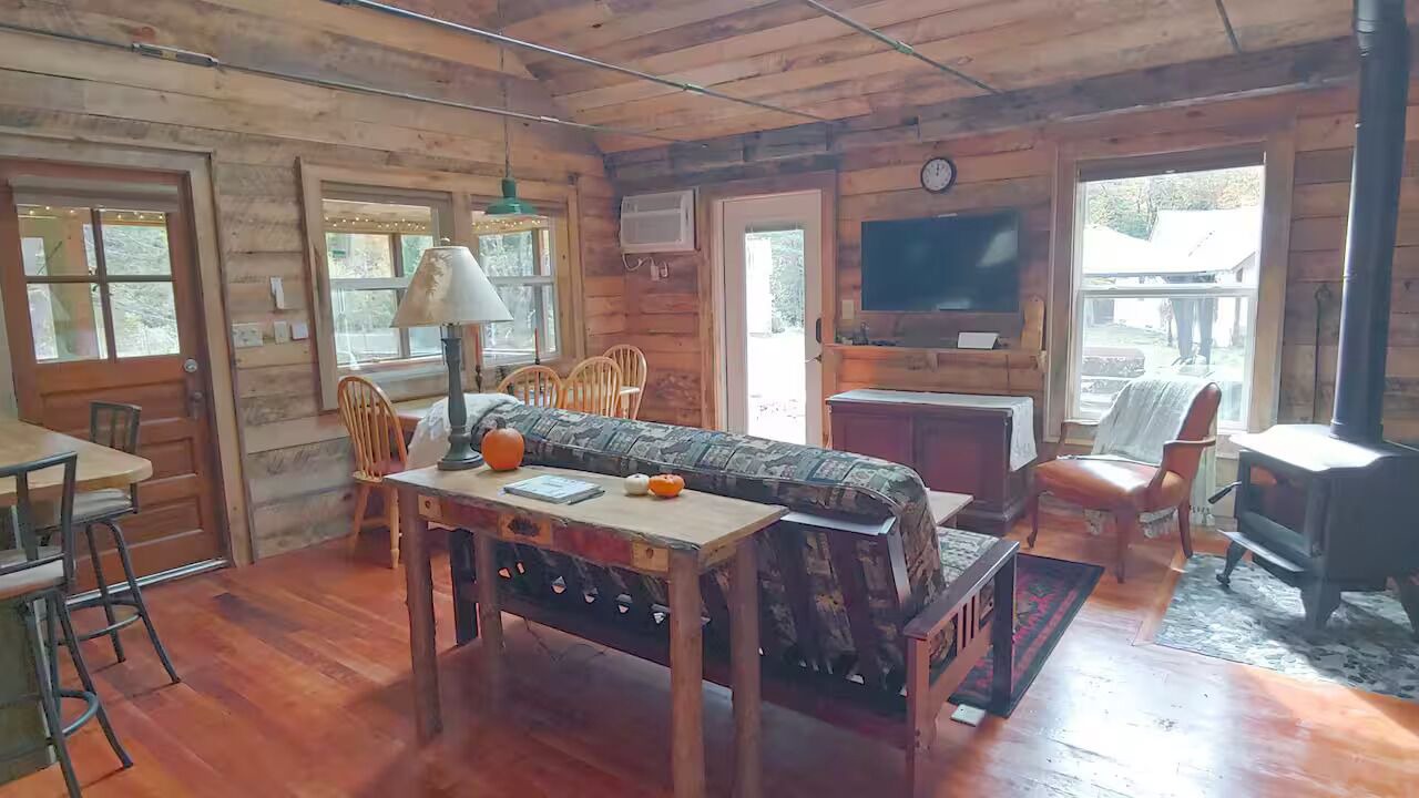 Photo of Livingroom in Stony Creek