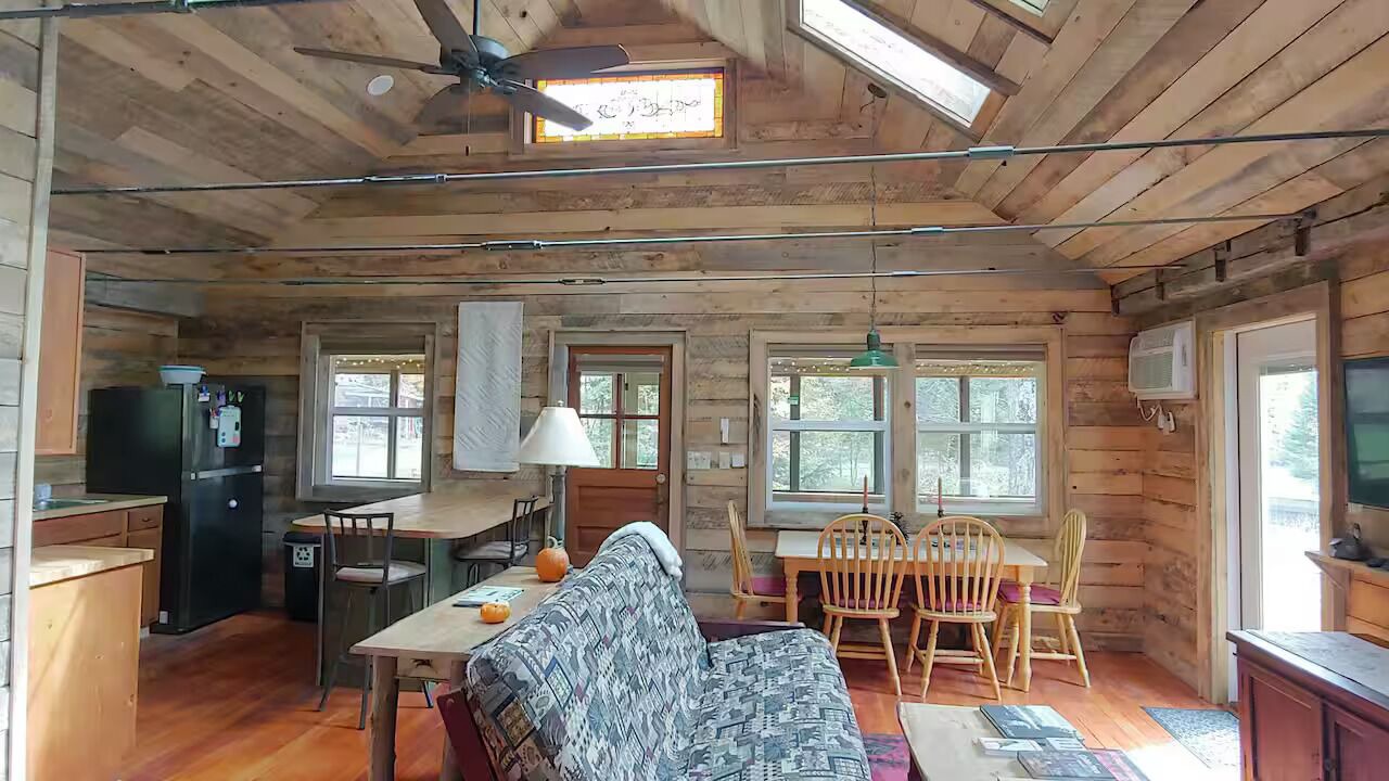 Photo of Livingroom in Stony Creek