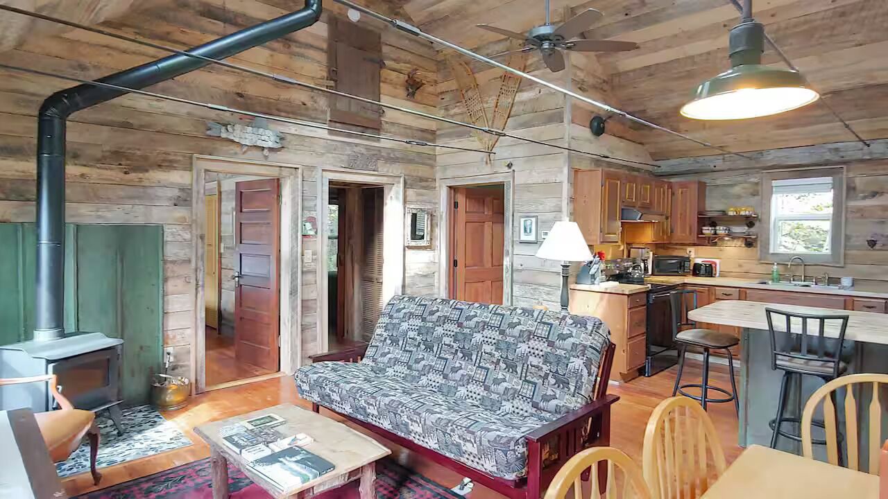 Photo of Livingroom in Stony Creek