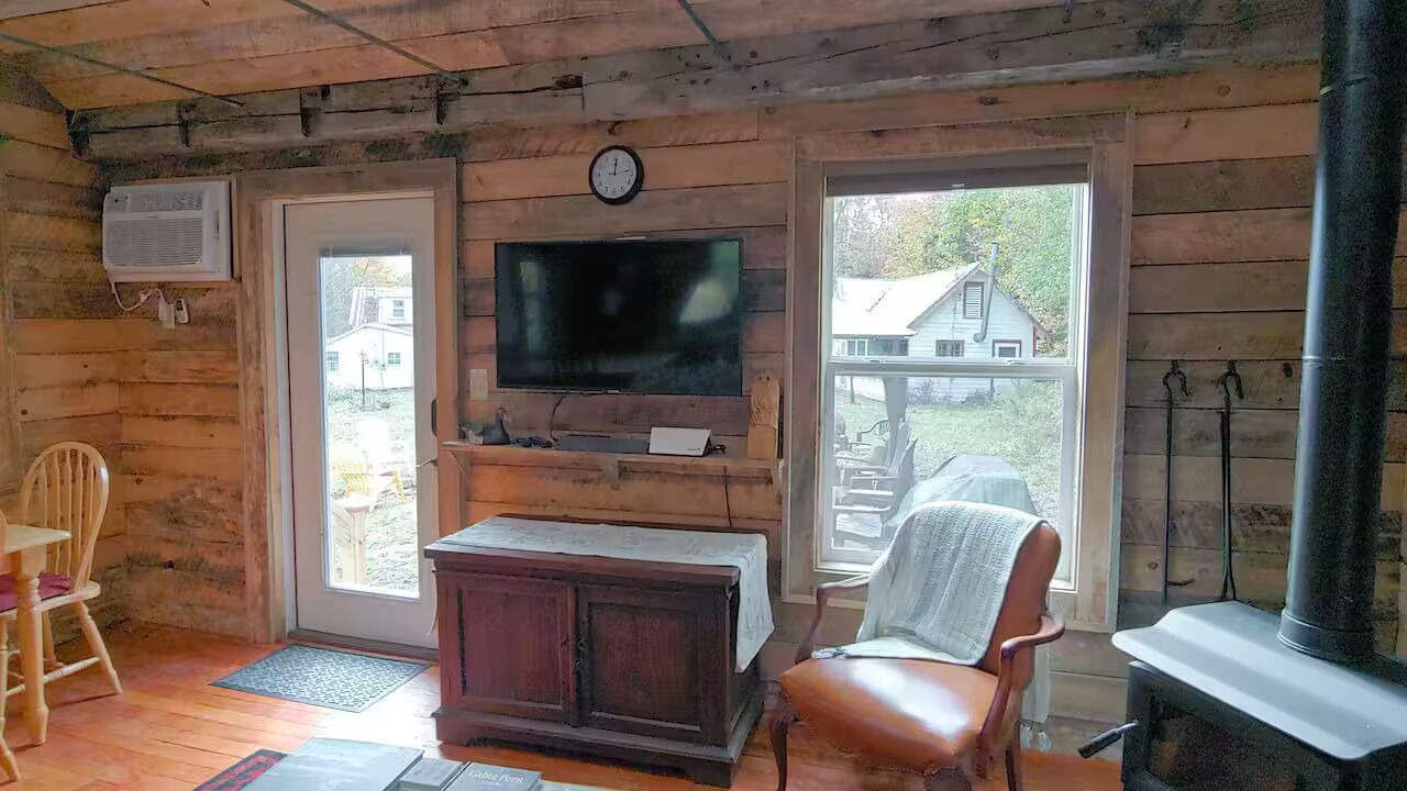 Photo of Livingroom in Stony Creek