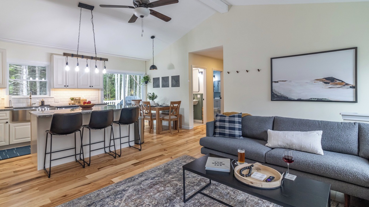 Photo of Livingroom in West Tremont
