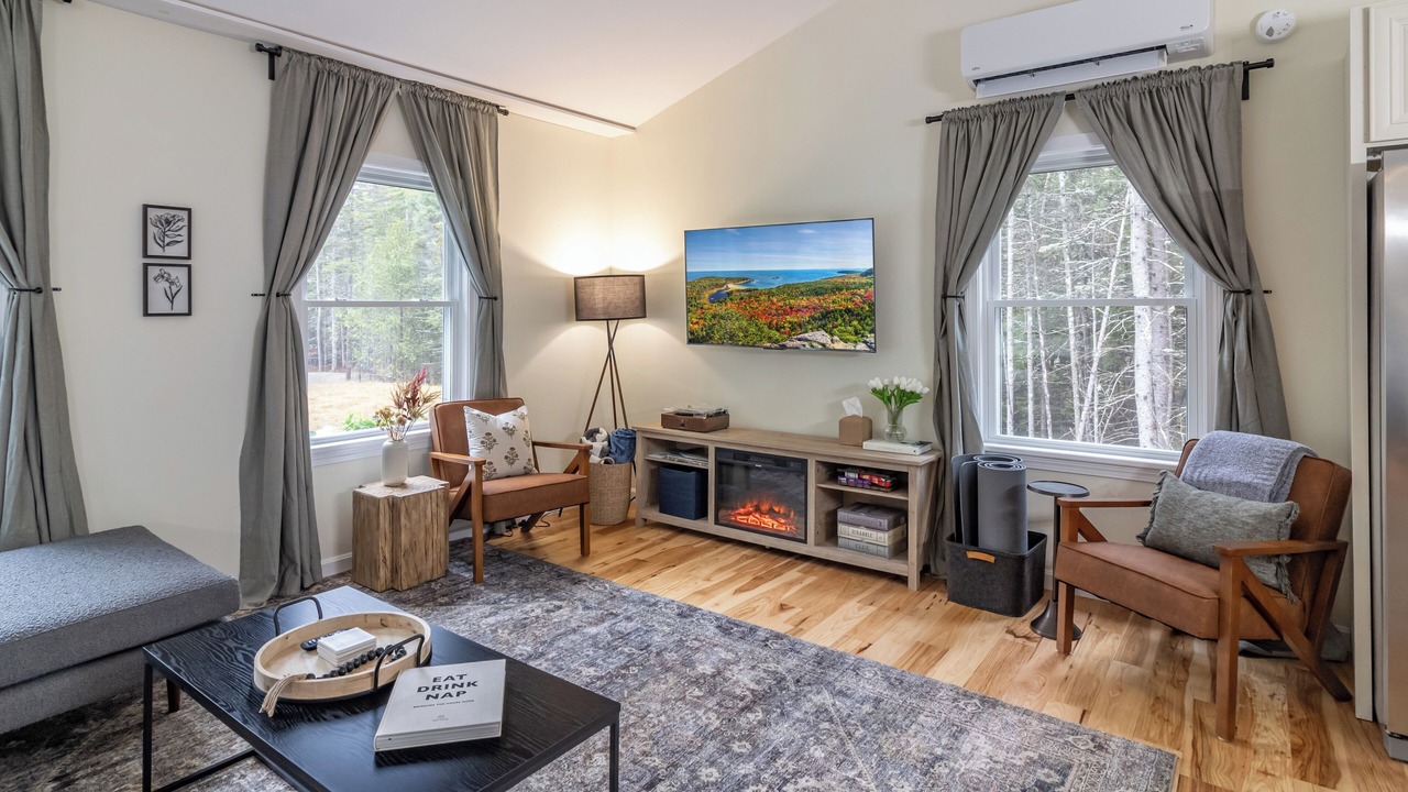 Photo of Livingroom in West Tremont