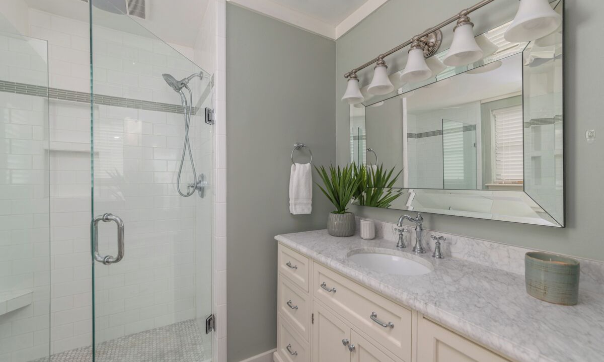 Photo of Bathroom in Beachwalk