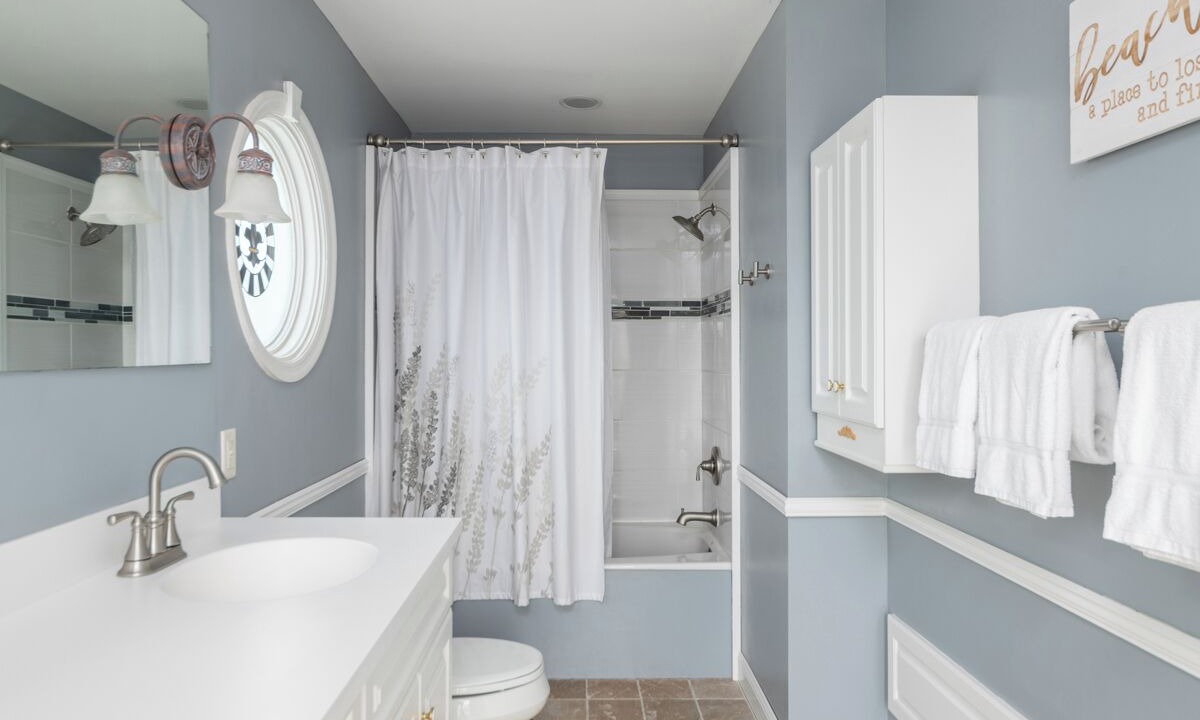 Photo of Bathroom in Oceanmarsh Subdivision