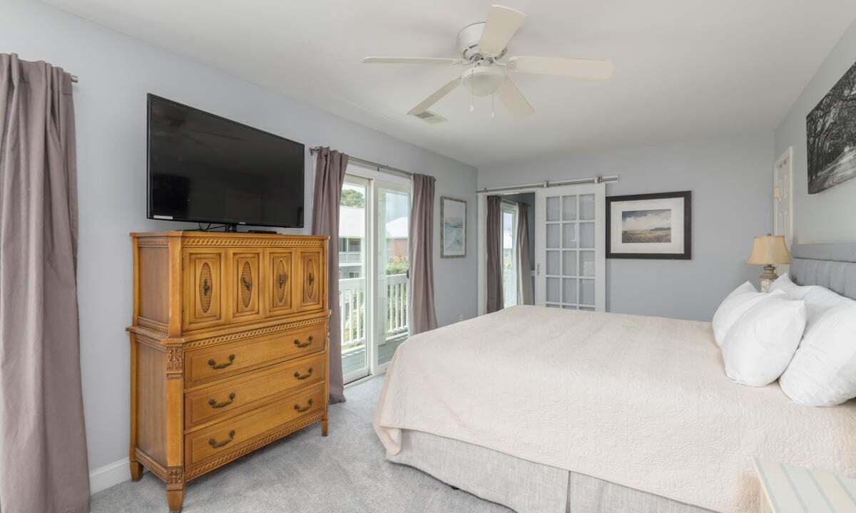 Photo of Bedroom in Oceanmarsh Subdivision
