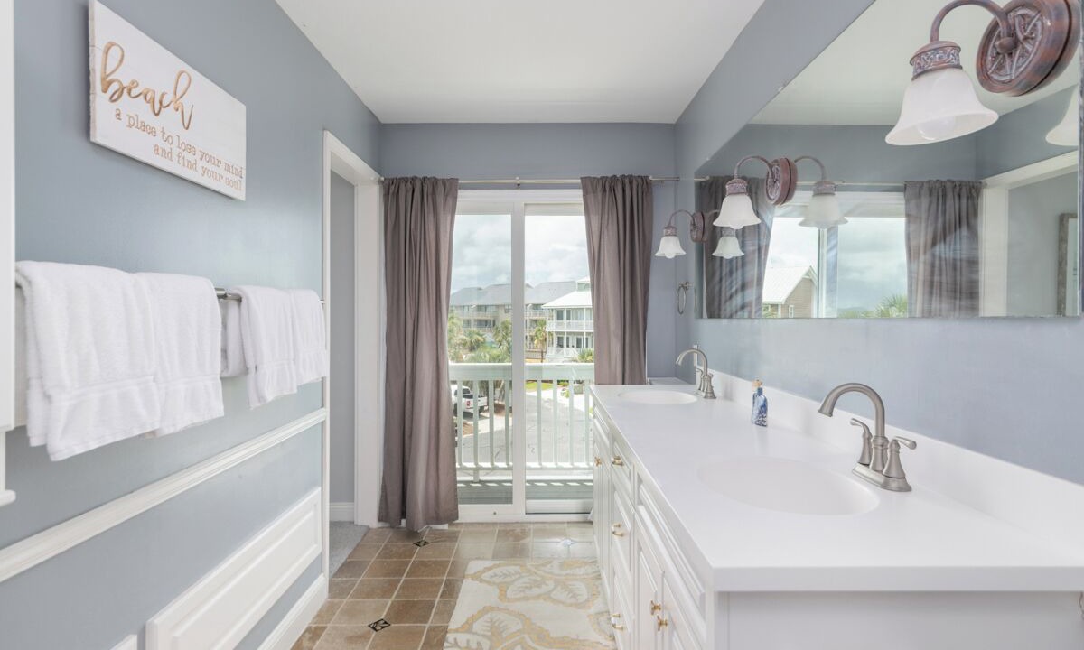 Photo of Bathroom in Oceanmarsh Subdivision
