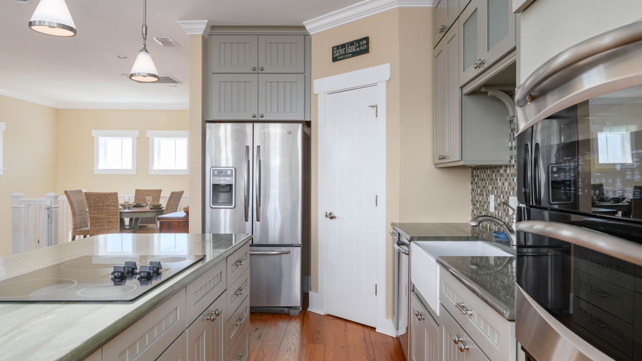 Photo of Kitchen in Oceanmarsh Subdivision