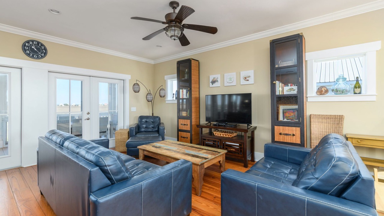 Photo of Livingroom in Oceanmarsh Subdivision