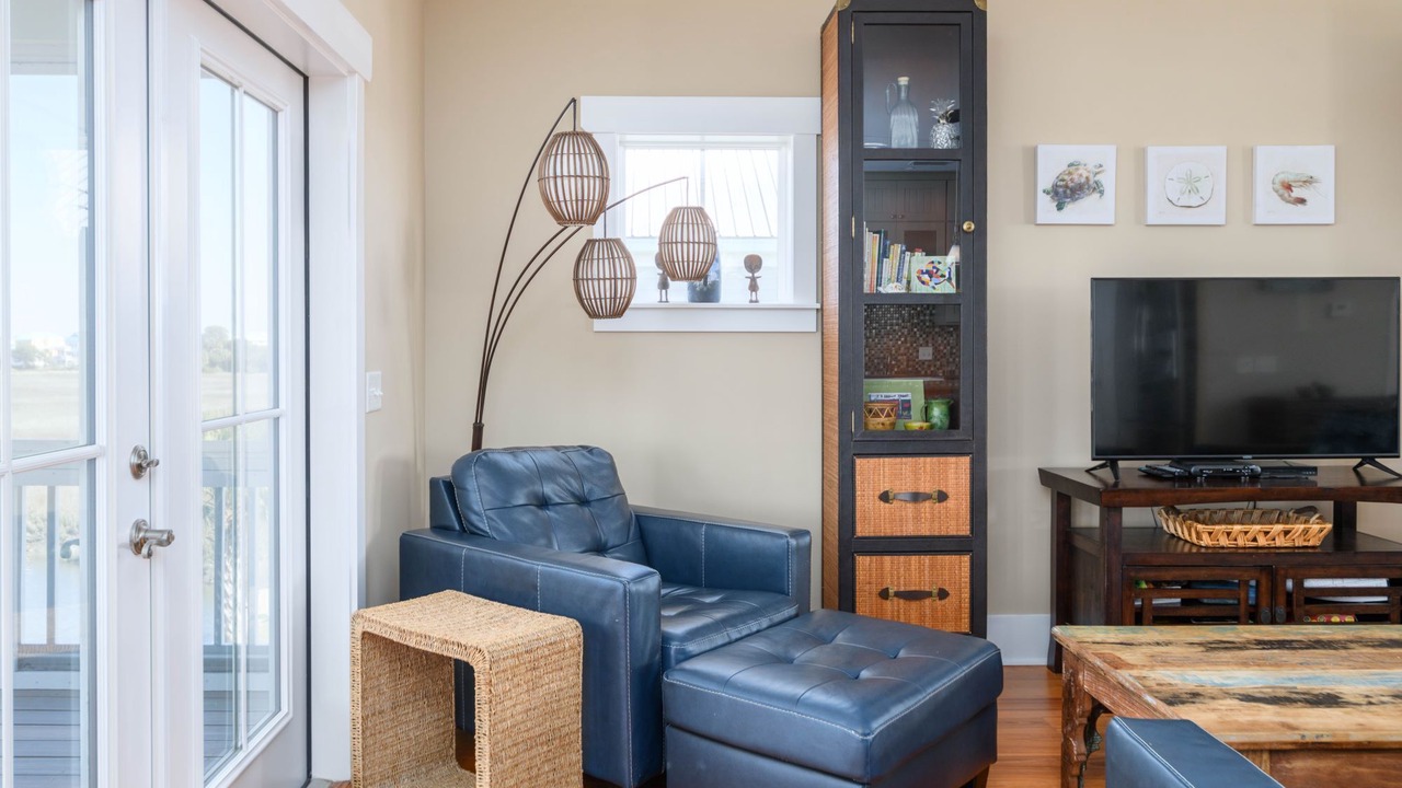 Photo of Livingroom in Oceanmarsh Subdivision
