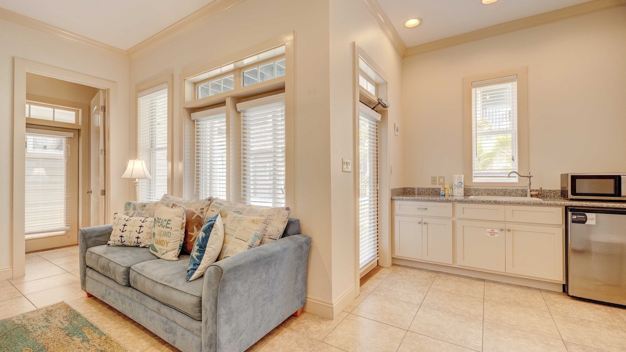 Photo of Livingroom in Crescent Beach
