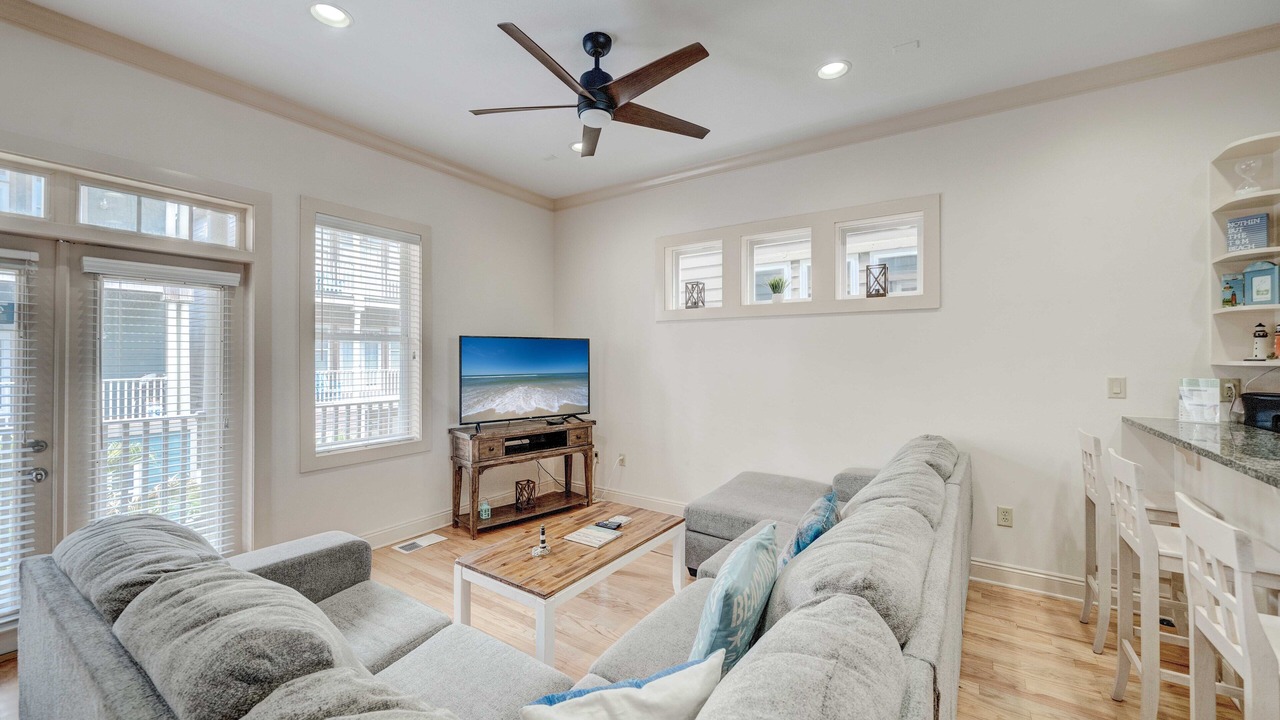 Photo of Livingroom in Crescent Beach