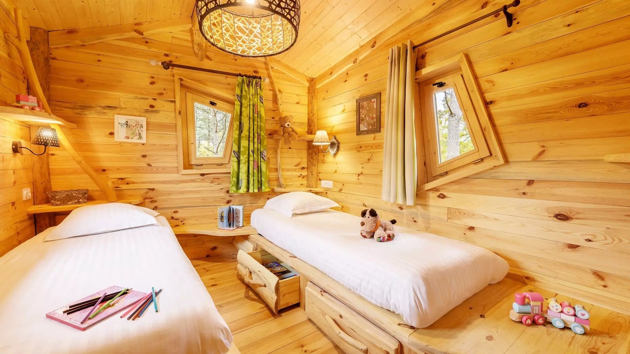Photo of Bedroom in Curcay-sur-Dive