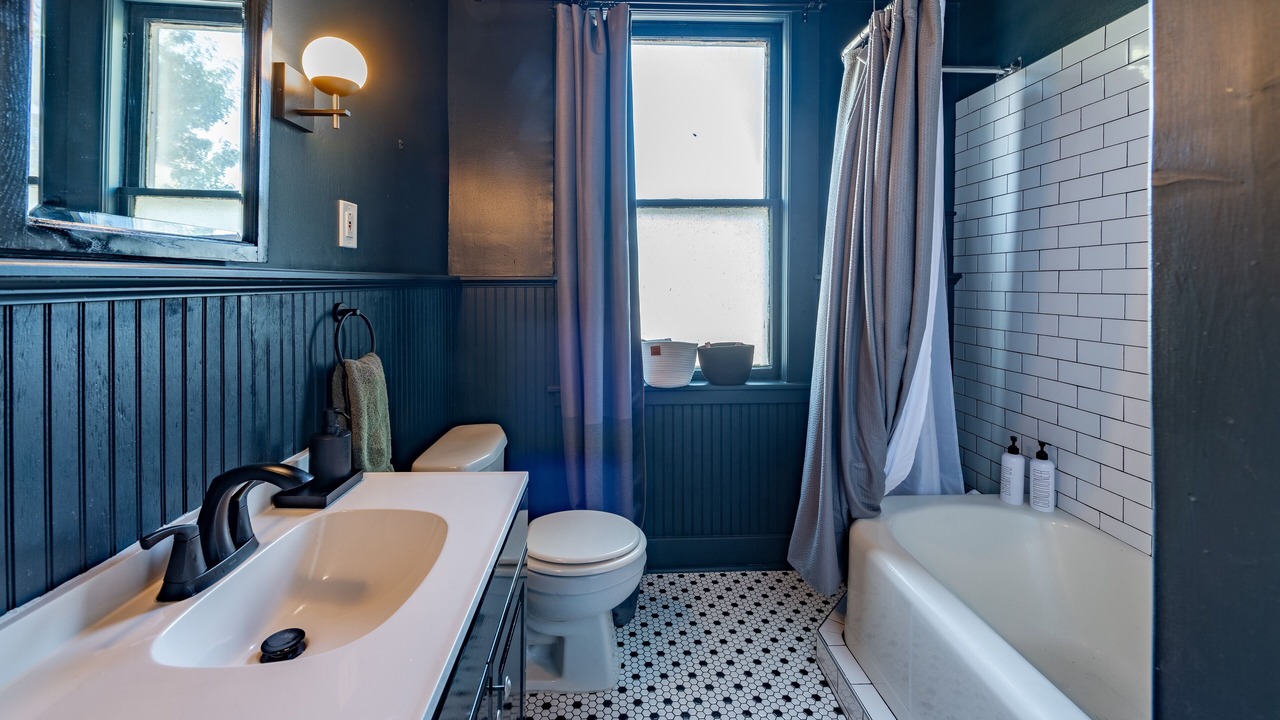 Photo of Bathroom in Central Gardens
