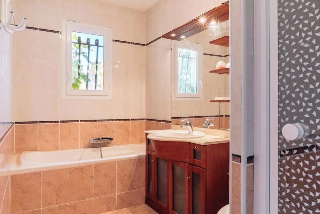 Photo of Bathroom in Argeliers