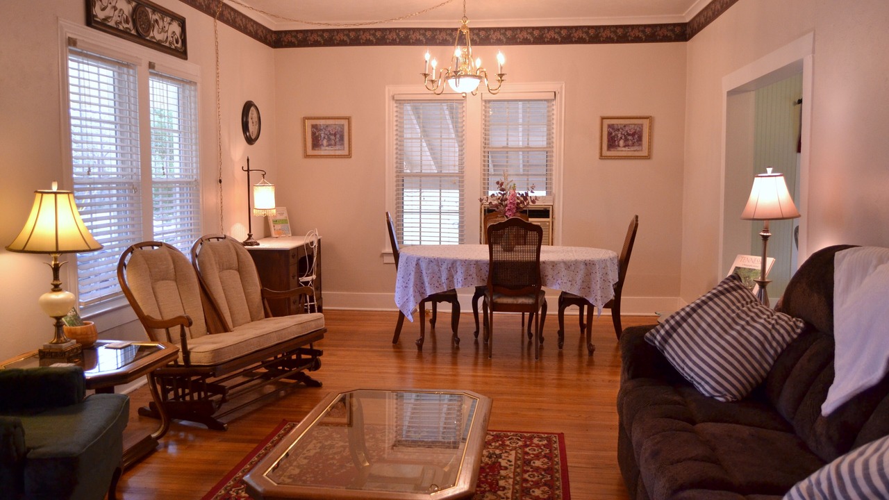Photo of Livingroom in Greenfield