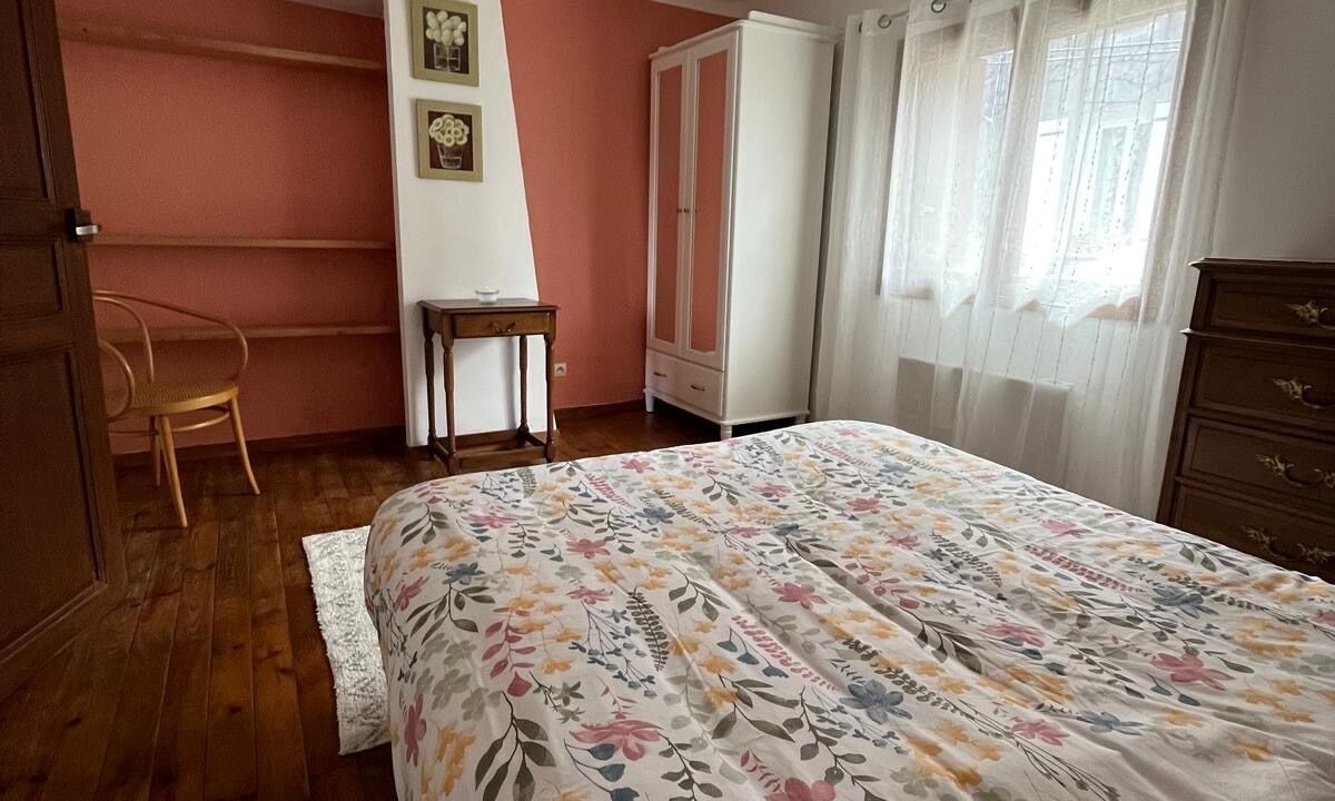 Photo of Bedroom in Montdardier