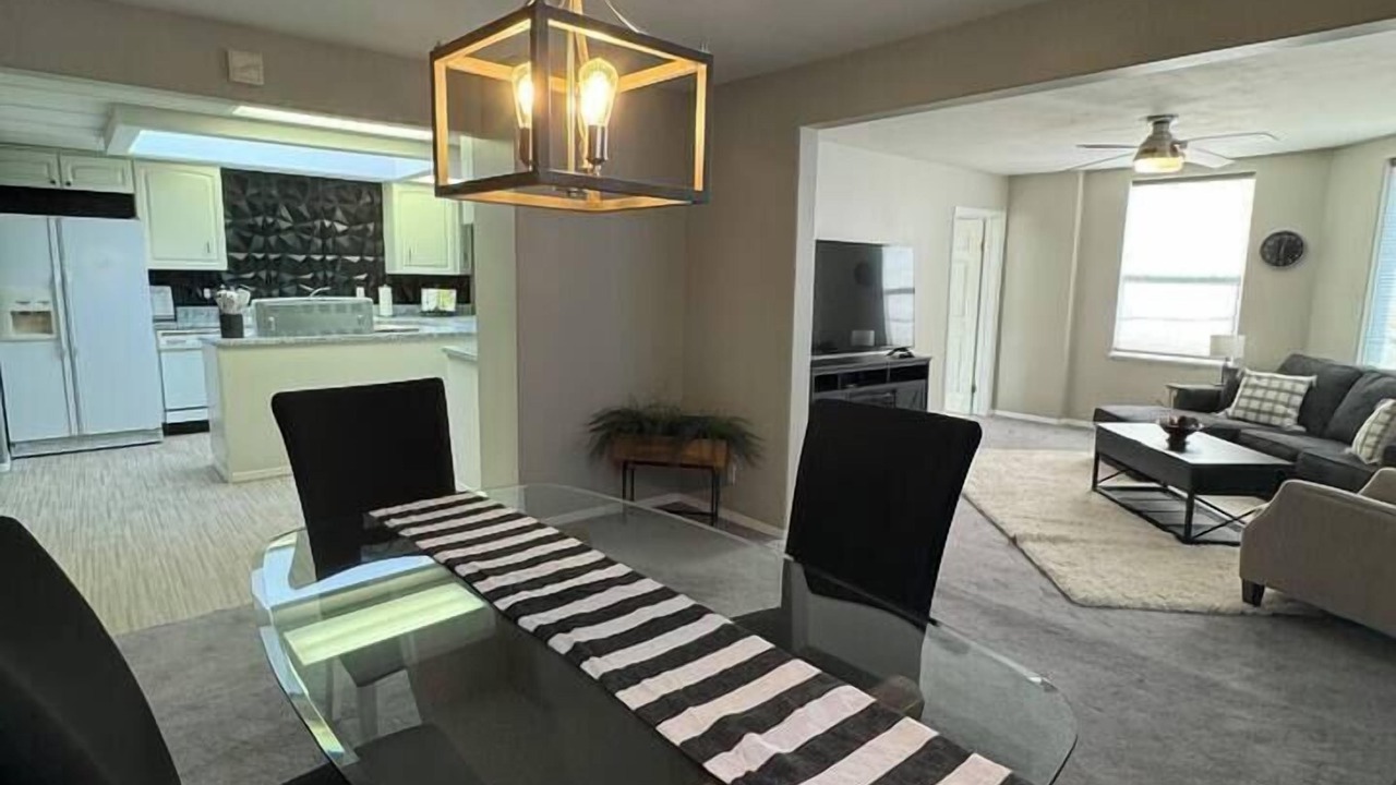 Photo of Bedroom in Lakeview