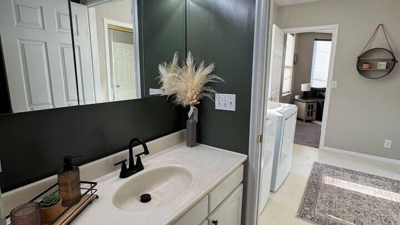 Photo of Bathroom in Lakeview