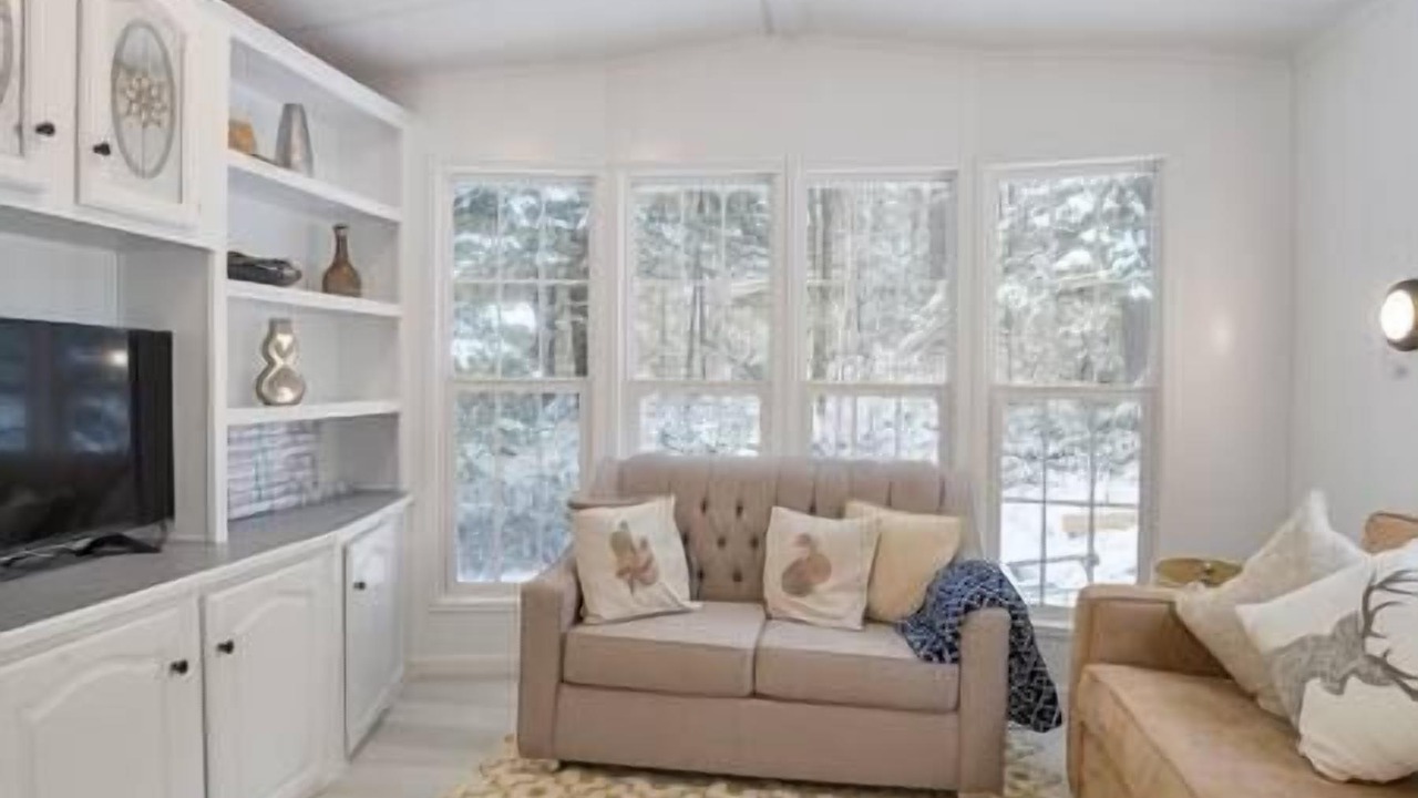 Photo of Livingroom in Kawartha Lakes