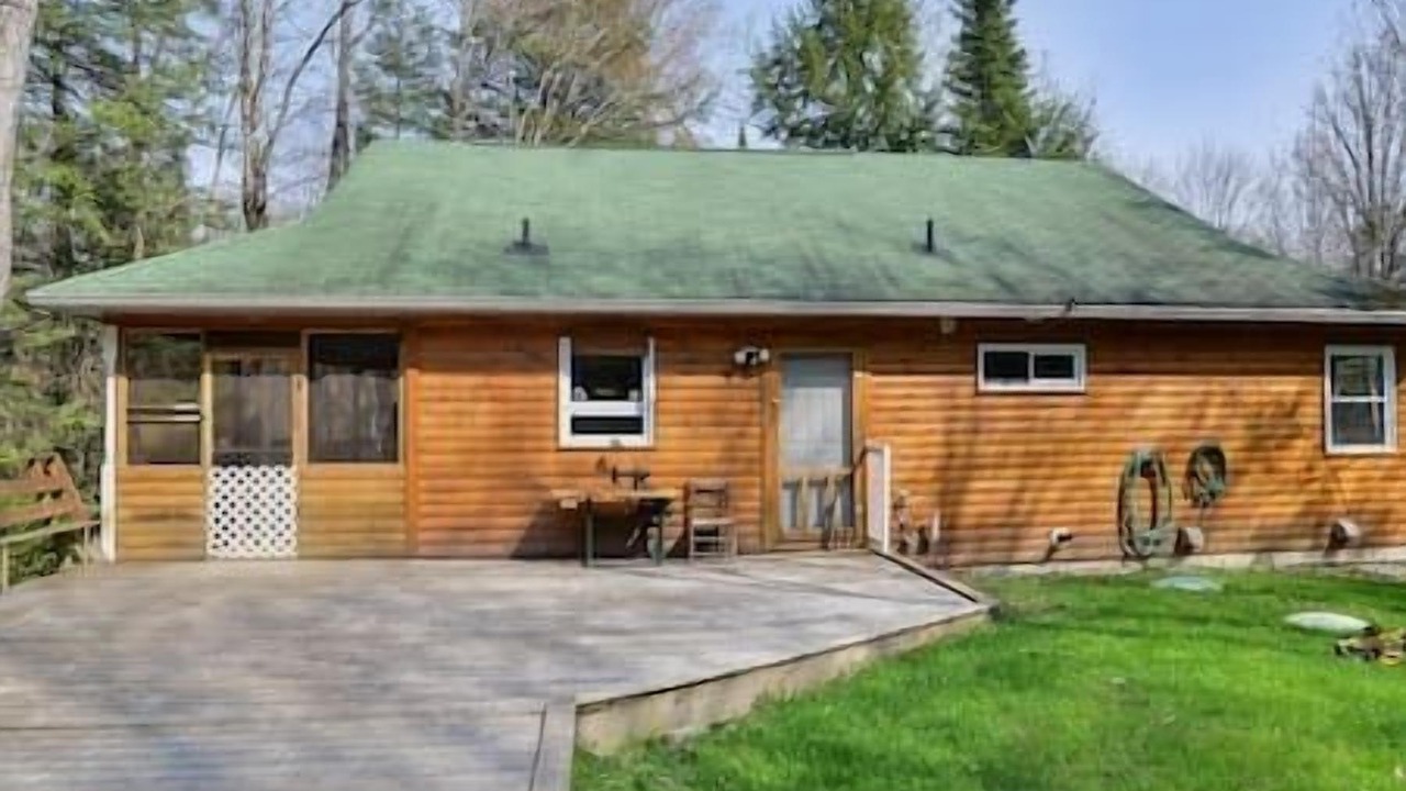 Photo of Outdoor in Sebright