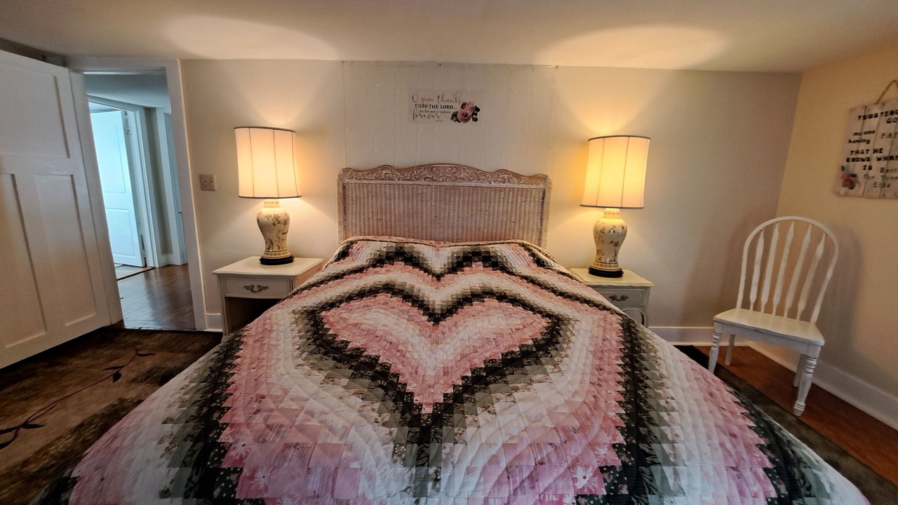 Photo of Bedroom in Town of Reading