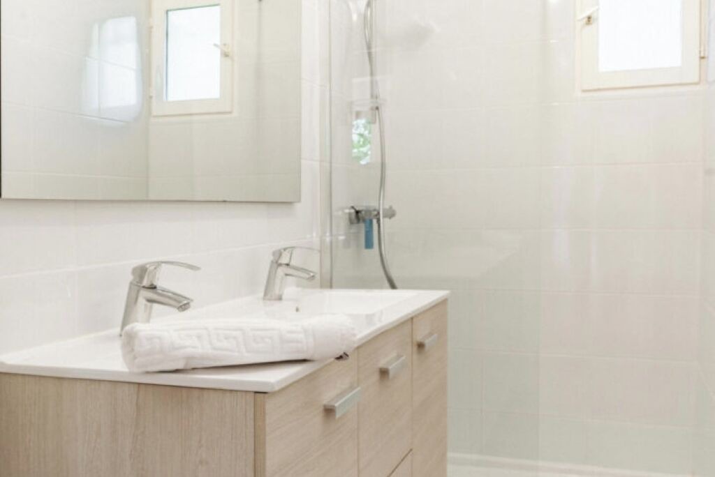 Photo of Bathroom in Siran