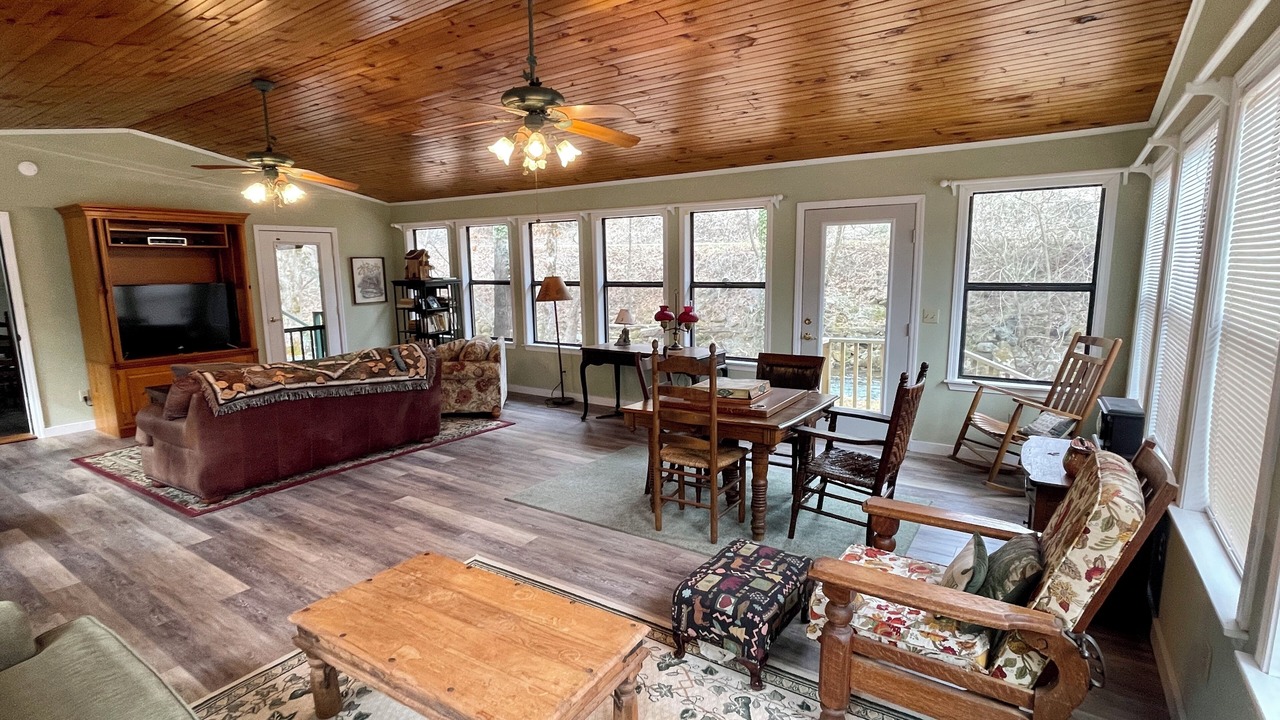 Photo of Livingroom in Robbinsville