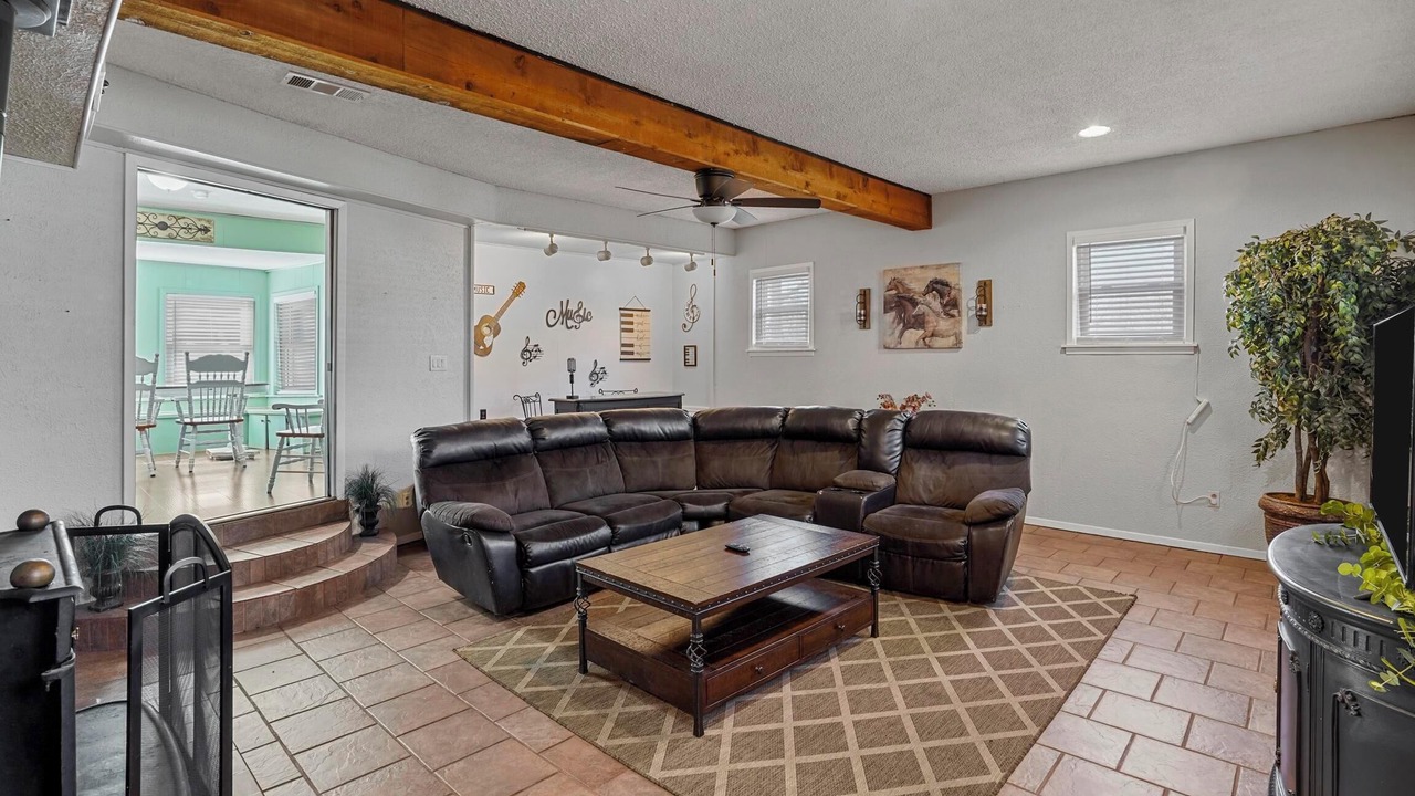 Photo of Livingroom in North Richland Hills